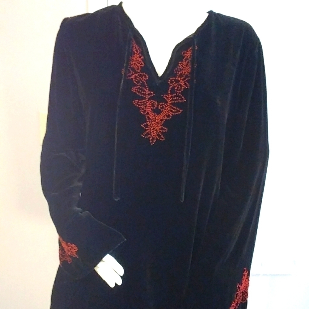 Carole Little Black 75% Silk Velvet Red Bead Long Sleeves Tunic Blouse Size M